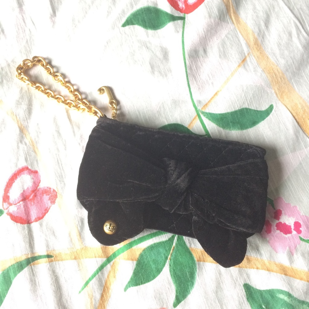 NWOT Juicy Couture Black Velvet Quilted Wristlet